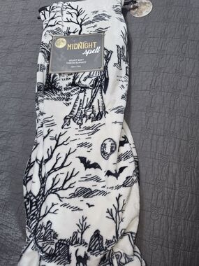Midnighy Spell Throw Blanket - Black & White